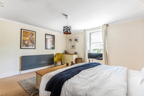3b Boutflower Road, London, SW11 1RE
