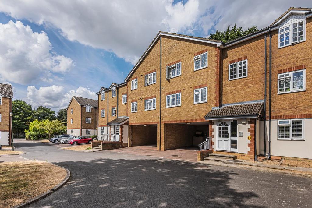 Hanson Close, Beckenham 1 bed flat £200,000