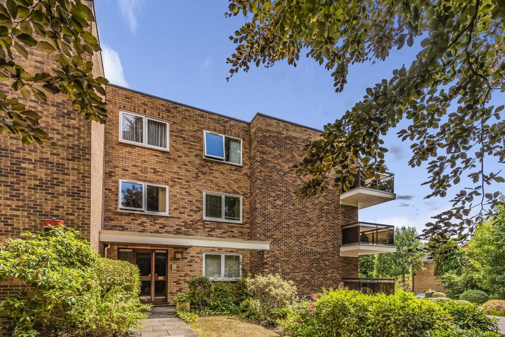Shannon Way, Beckenham 2 bed flat £450,000