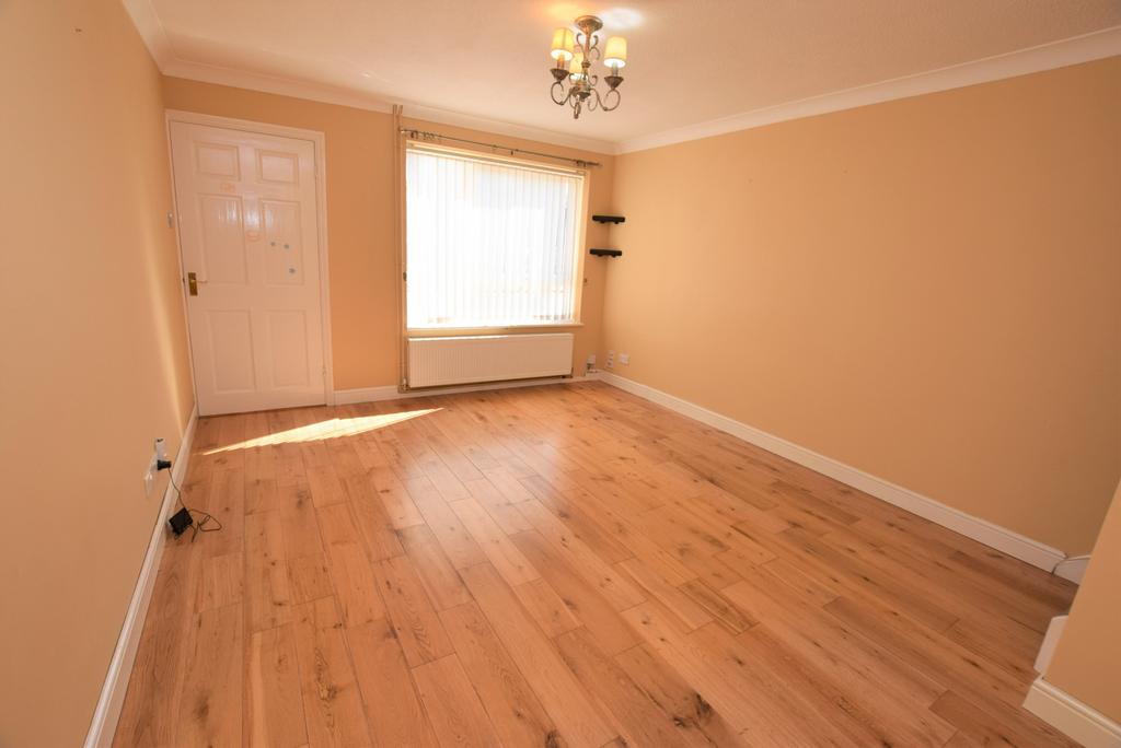 Washford Farm Road, Ashford TN23 5YA 3 bed semidetached house £1,350