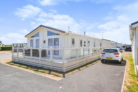 2 bedroom mobile home for sale, Beach Road, Clacton-On-Sea CO16