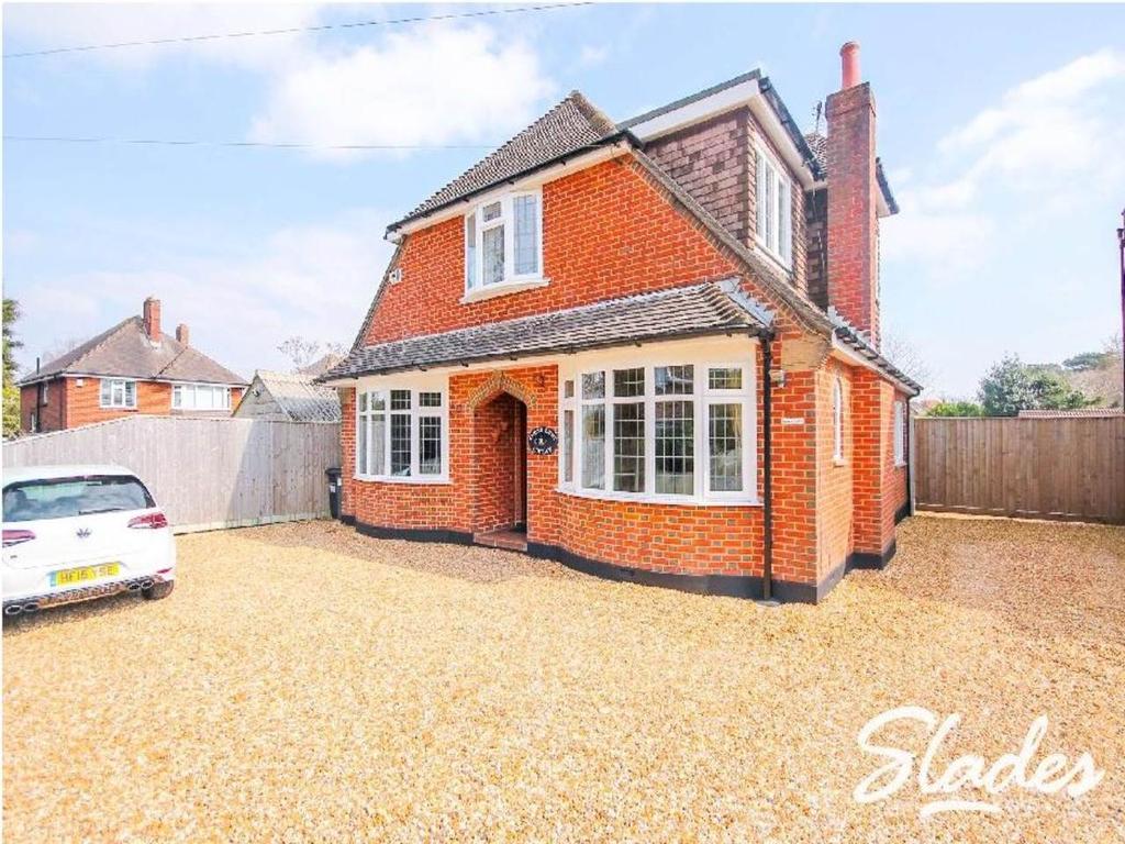 Petersfield Road, Bournemouth, Dorset 4 bed cottage £1,995 pcm (£460 pw)