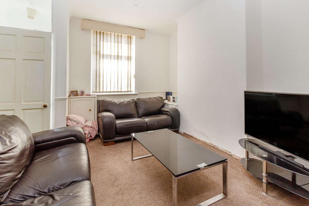 Pickford Lane, Dukinfield, SK16 3 bed end of terrace house £140,000