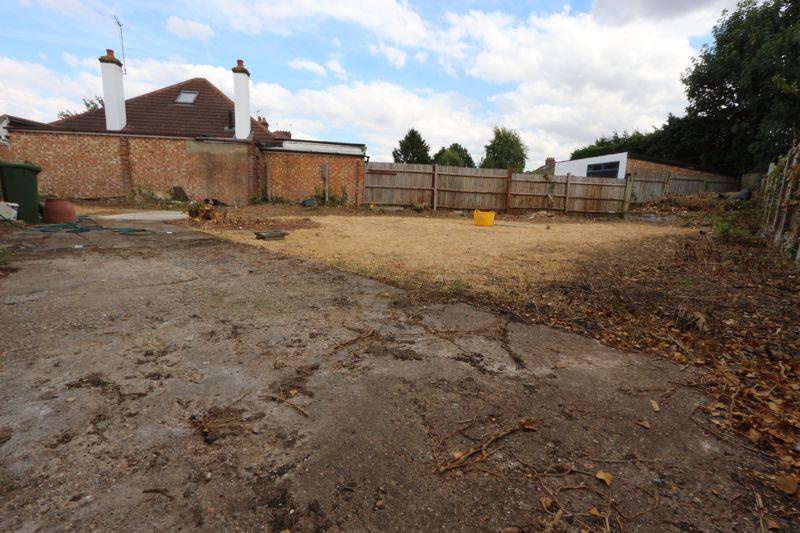 Rydal Drive, Bexleyheath DA7 5 bed house £2,400 pcm (£554 pw)