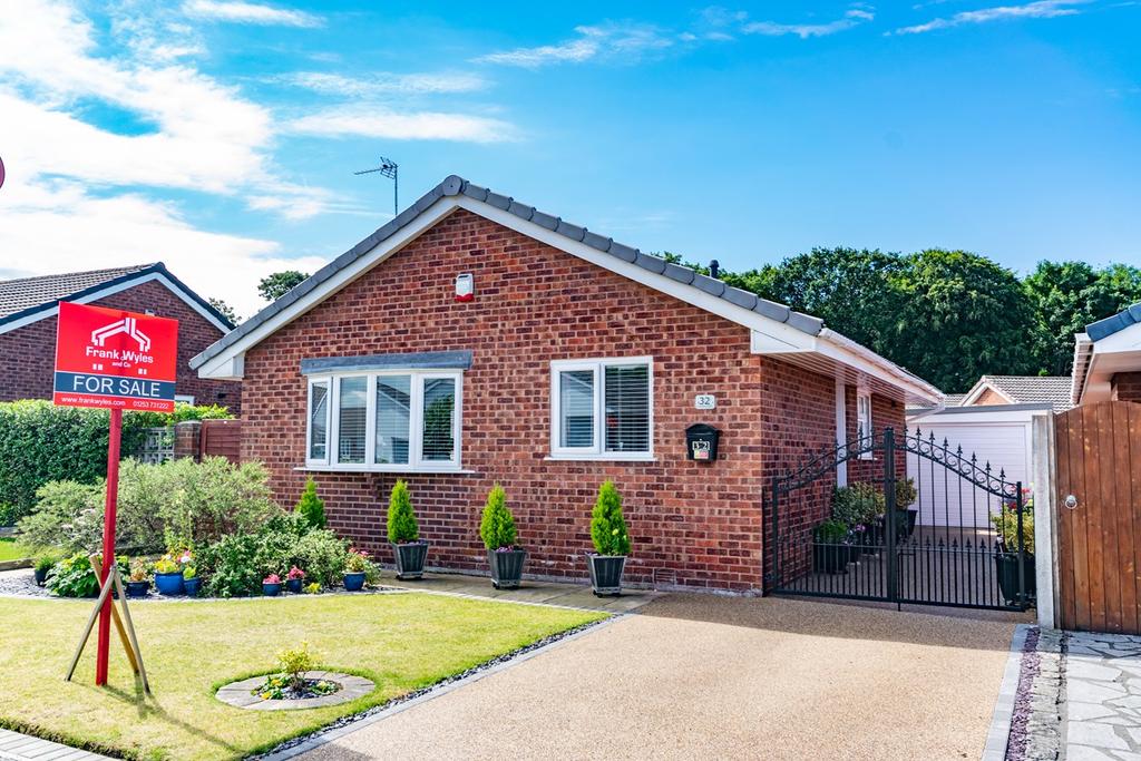 Broadwood Way, Lytham, FY8 2 bed detached bungalow £315,000