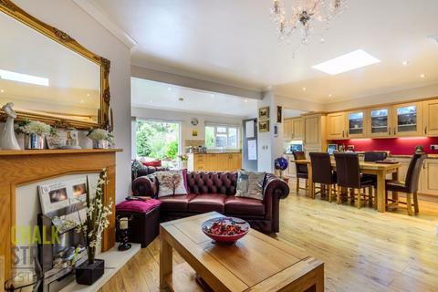 4 Selsdon Close, Romford, RM5 3JL