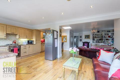 4 Selsdon Close, Romford, RM5 3JL