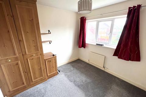 3 bedroom detached house to rent, Finstock Close, Manchester