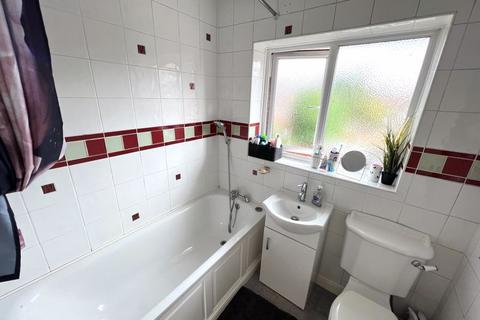 3 bedroom detached house to rent, Finstock Close, Manchester