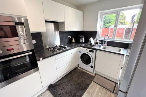 3 bedroom detached house to rent, Finstock Close, Manchester