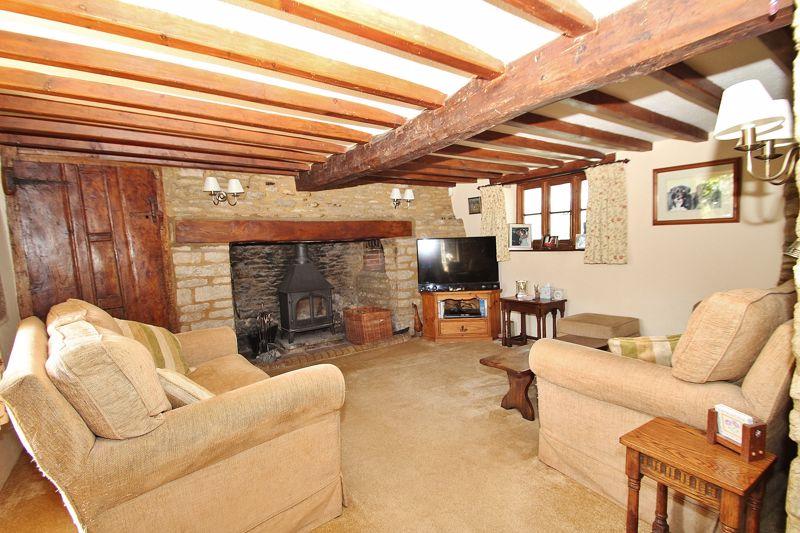 STANDLAKE, High Street OX29 7RT 4 bed cottage - £800,000