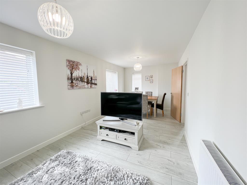 Queenshill Road, Knowle Park, Bristol, BS4 2XQ 3 bed end of terrace