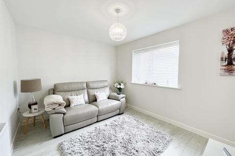 3 bedroom end of terrace house for sale - Queenshill Road, Knowle Park, Bristol, BS4 2XQ
