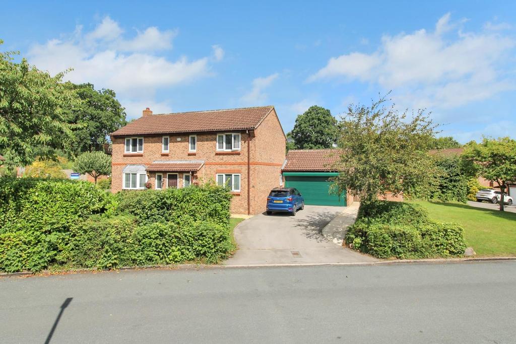 Kings Mead, Ripon 4 bed detached house £615,000