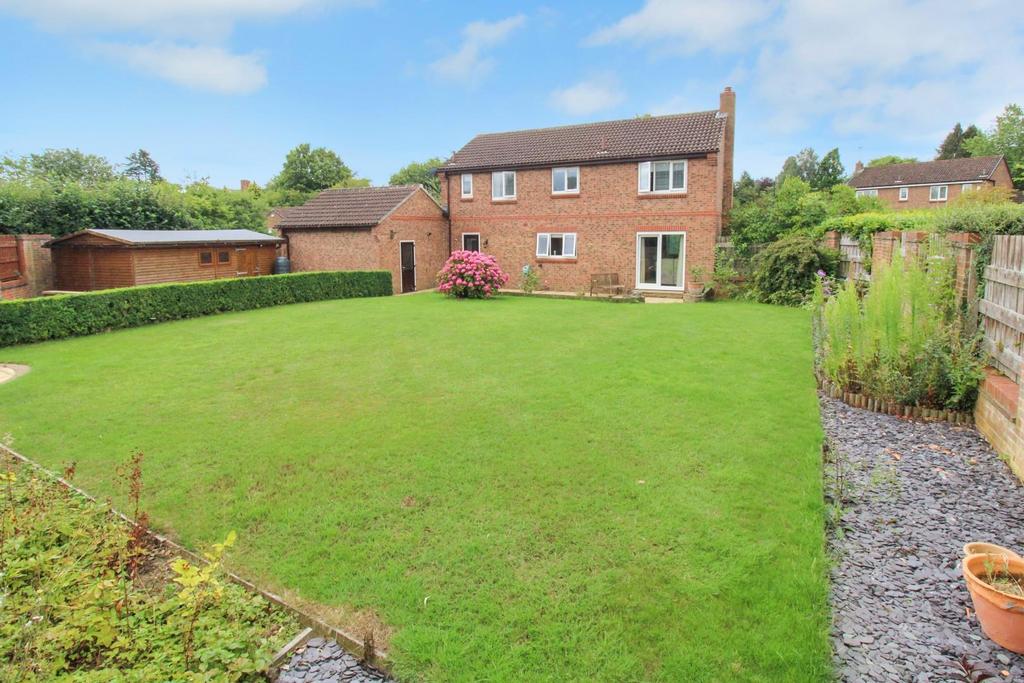 Kings Mead, Ripon 4 bed detached house £615,000