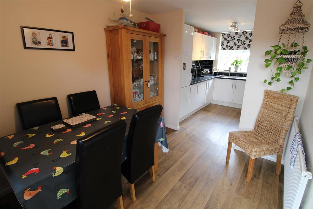 Welton Road, Daventry 3 bed house £250,000