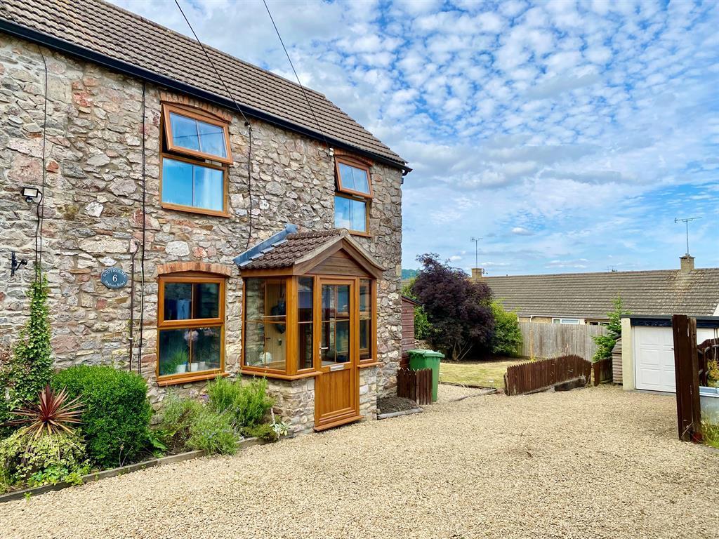 Station Road, Charfield, WottonunderEdge, GL12 8SY 3 bed cottage for