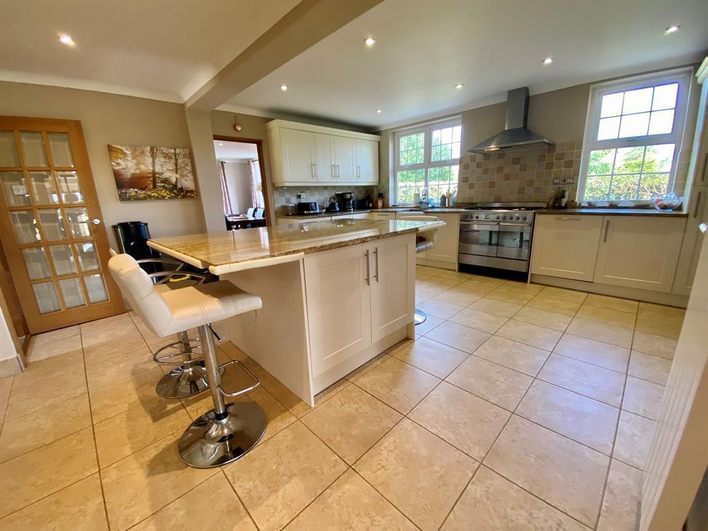 Halmore, Berkeley, GL13 9HJ 6 bed detached house £1,000,000