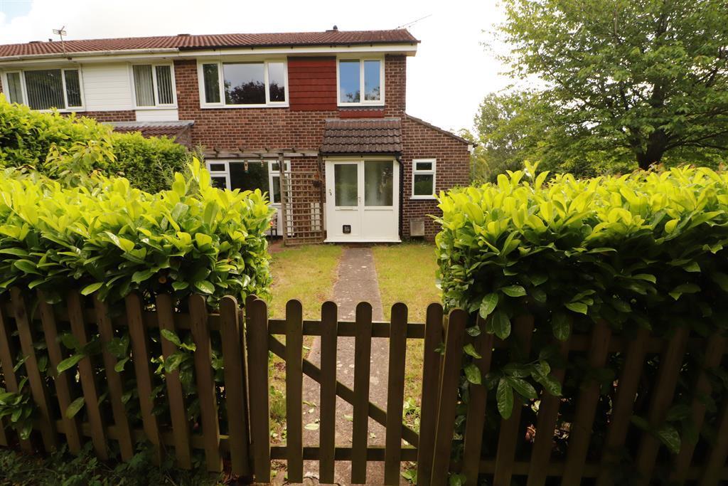 Kingscote, Yate, Bristol, BS37 8YB 3 bed end of terrace house £280,000