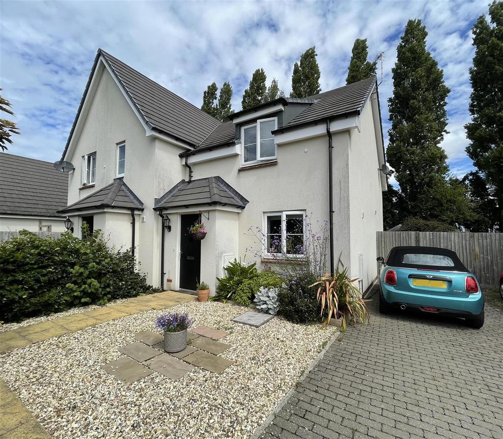 Strawberry Field, Dursley, GL11 6BU 2 bed semidetached house for sale