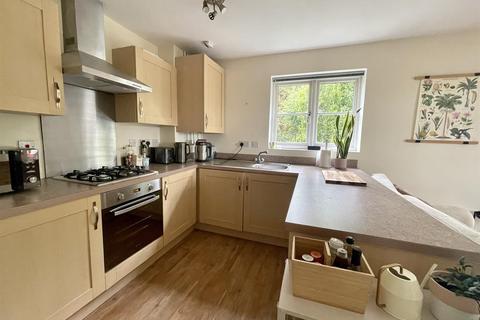 10 Alexandra Close, Dursley, GL11 4GN