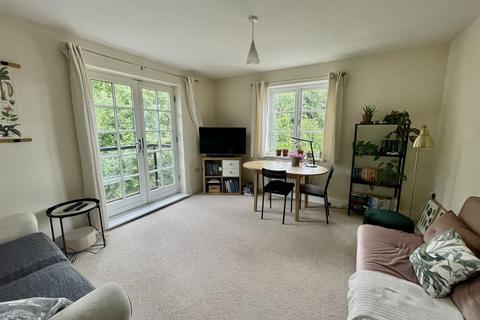 10 Alexandra Close, Dursley, GL11 4GN