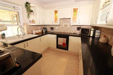 99 Stanshawe Crescent, Yate, Bristol, BS37 4EF