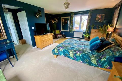 9 Brunel Road, Cam, Dursley, GL11 5DE