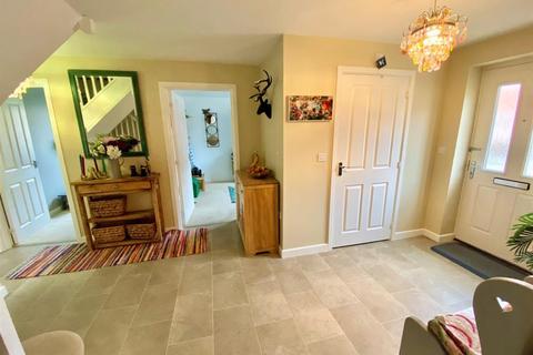 9 Brunel Road, Cam, Dursley, GL11 5DE