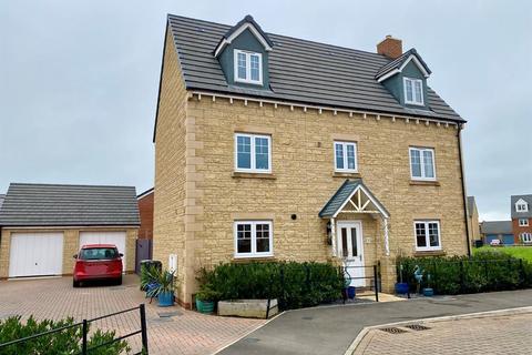 9 Brunel Road, Cam, Dursley, GL11 5DE
