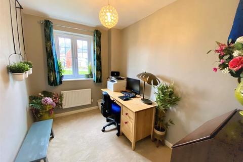 9 Brunel Road, Cam, Dursley, GL11 5DE