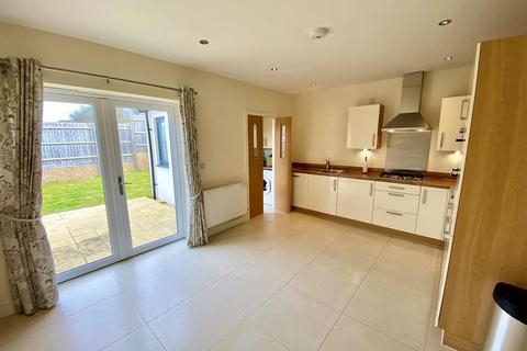 7 Budding Way, Dursley, GL11 5BE