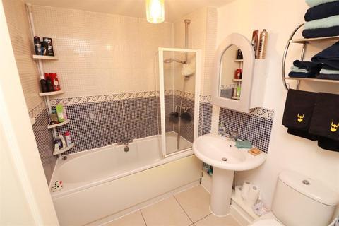 28a Birkdale, Yate, Bristol, BS37 4EX
