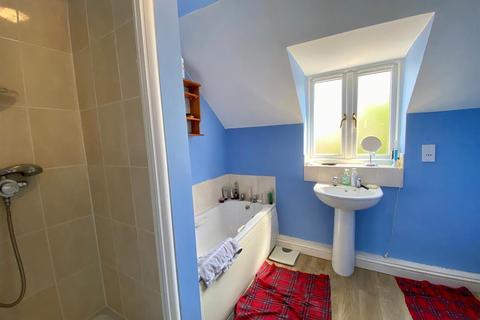 Flat 4, 27 High Street, Cam, Dursley, GL11 5LA