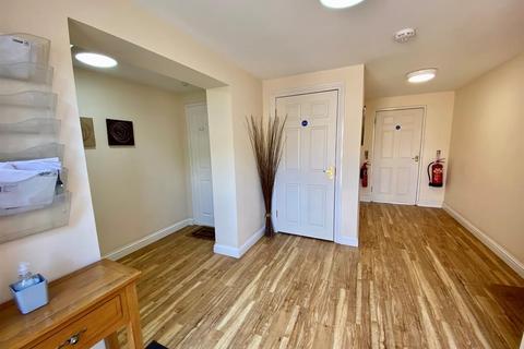 Flat 4, 27 High Street, Cam, Dursley, GL11 5LA