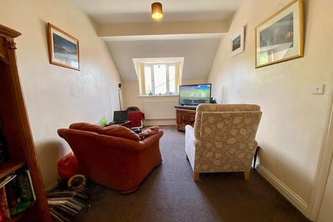 Flat 4, 27 High Street, Cam, Dursley, GL11 5LA