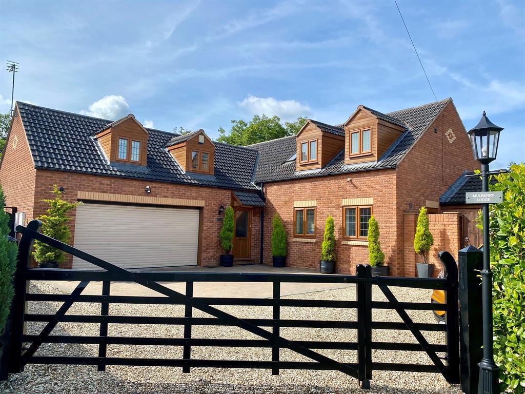 Bristol Road, Cambridge, Gloucester, GL2 7BQ 4 bed detached house for
