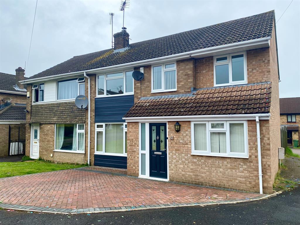 Meadowvale, Dursley, GL11 6HQ 4 bed semidetached house £300,000