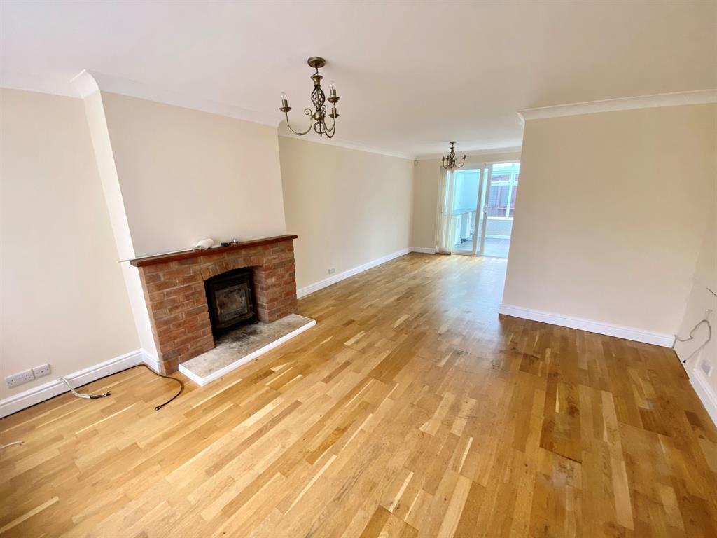 Meadowvale, Dursley, GL11 6HQ 4 bed semidetached house £300,000