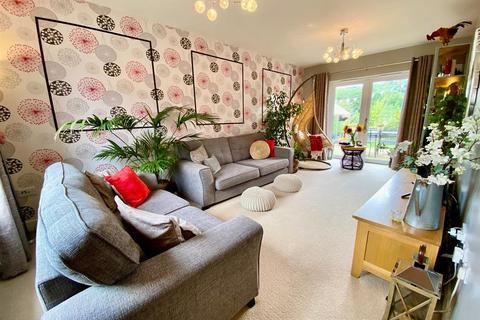 10 Budding Way, Dursley, GL11 5BE