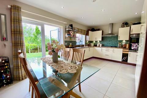 10 Budding Way, Dursley, GL11 5BE
