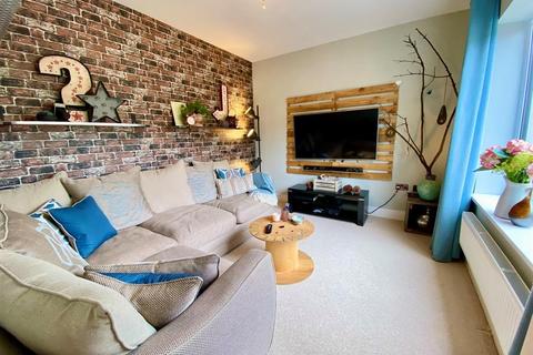 10 Budding Way, Dursley, GL11 5BE