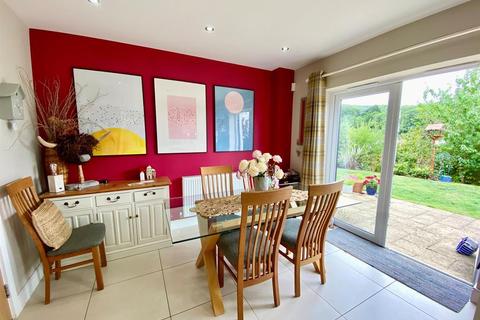 10 Budding Way, Dursley, GL11 5BE
