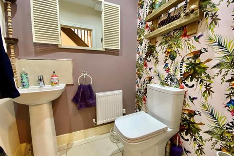 10 Budding Way, Dursley, GL11 5BE