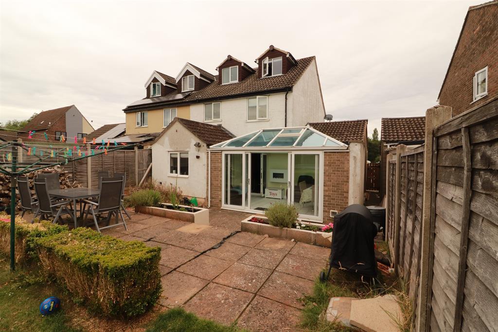 Oak Close, Yate, Bristol, BS37 5TN 4 bed semidetached house £385,000