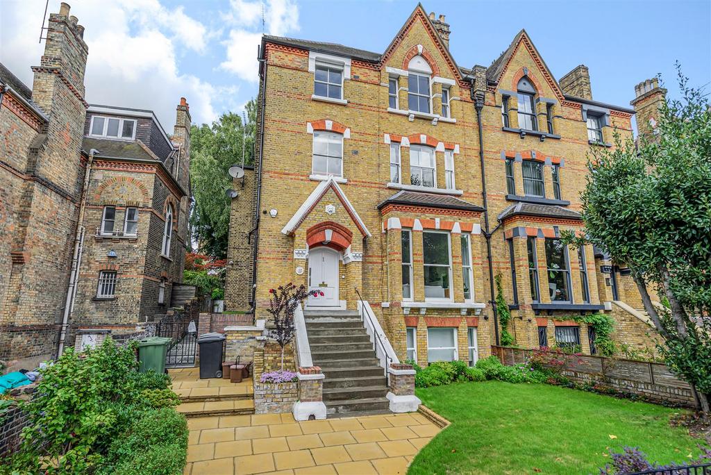 Lyndhurst Road, Hampstead, NW3 2 bed flat to rent £2,999 pcm (£692 pw)