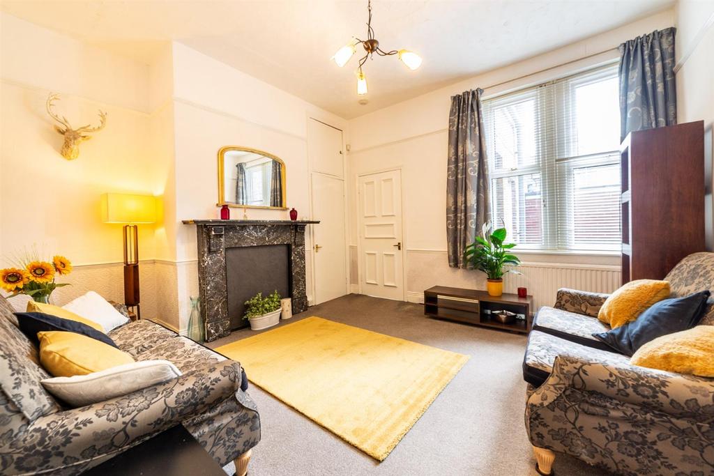 Sackville Road, Heaton, NE6 3 bed flat £1,040 pcm (£240 pw)