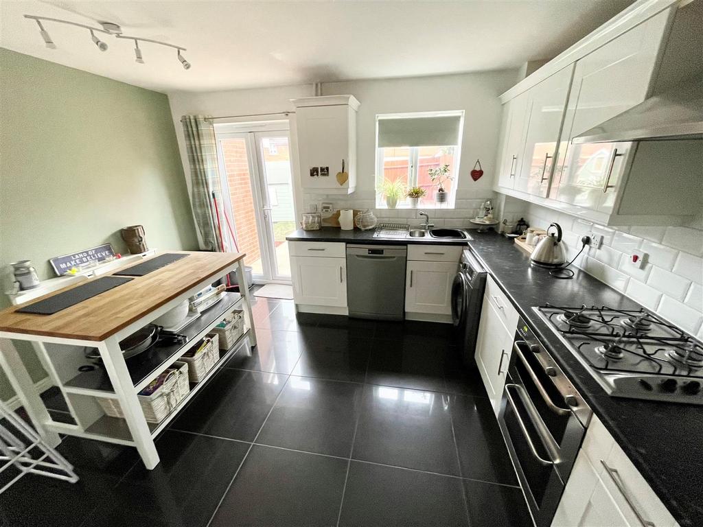 Boughton Way, Gloucester 4 bed townhouse £275,000