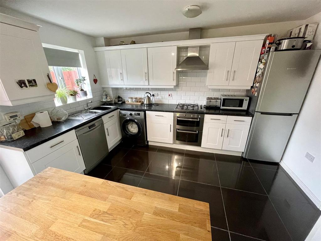 Boughton Way, Gloucester 4 bed townhouse £275,000