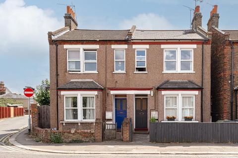 Flat 2, 76 Upper High Street, Epsom, KT17 4RQ